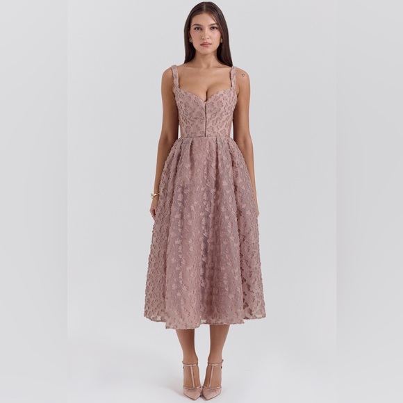 House of CB Lovely French Rose Jacquard Sweetheart Neckline Midi Dress - Picture 3 of 10